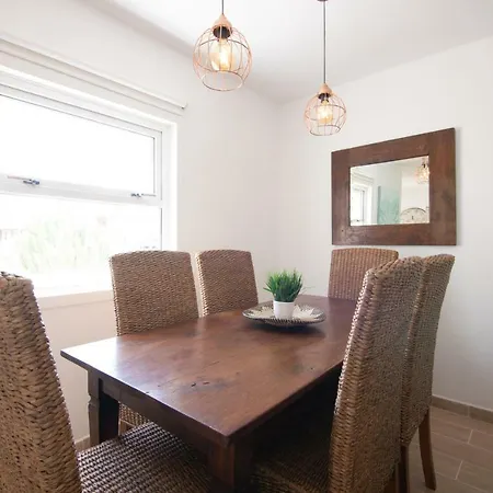 Playa Roca Penthouse. Great Sea Views! Apartamento Costa Teguise