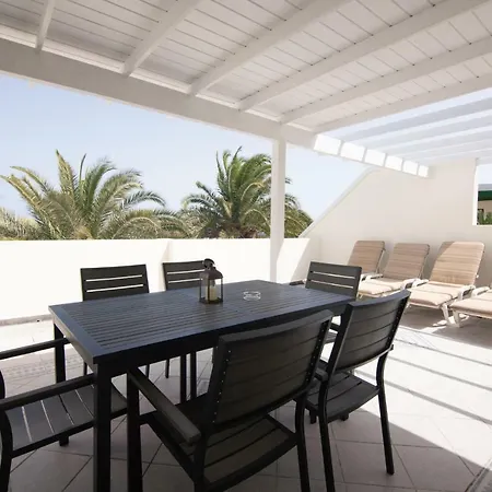 Playa Roca Penthouse. Great Sea Views! Costa Teguise