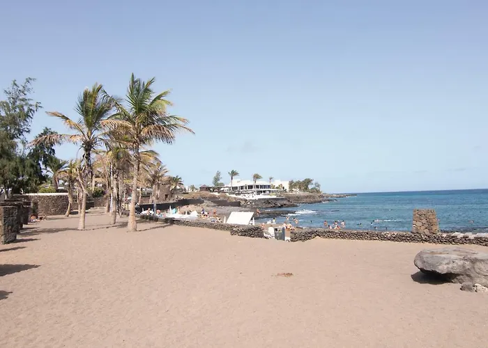 Playa Roca Penthouse. Great Sea Views! Costa Teguise